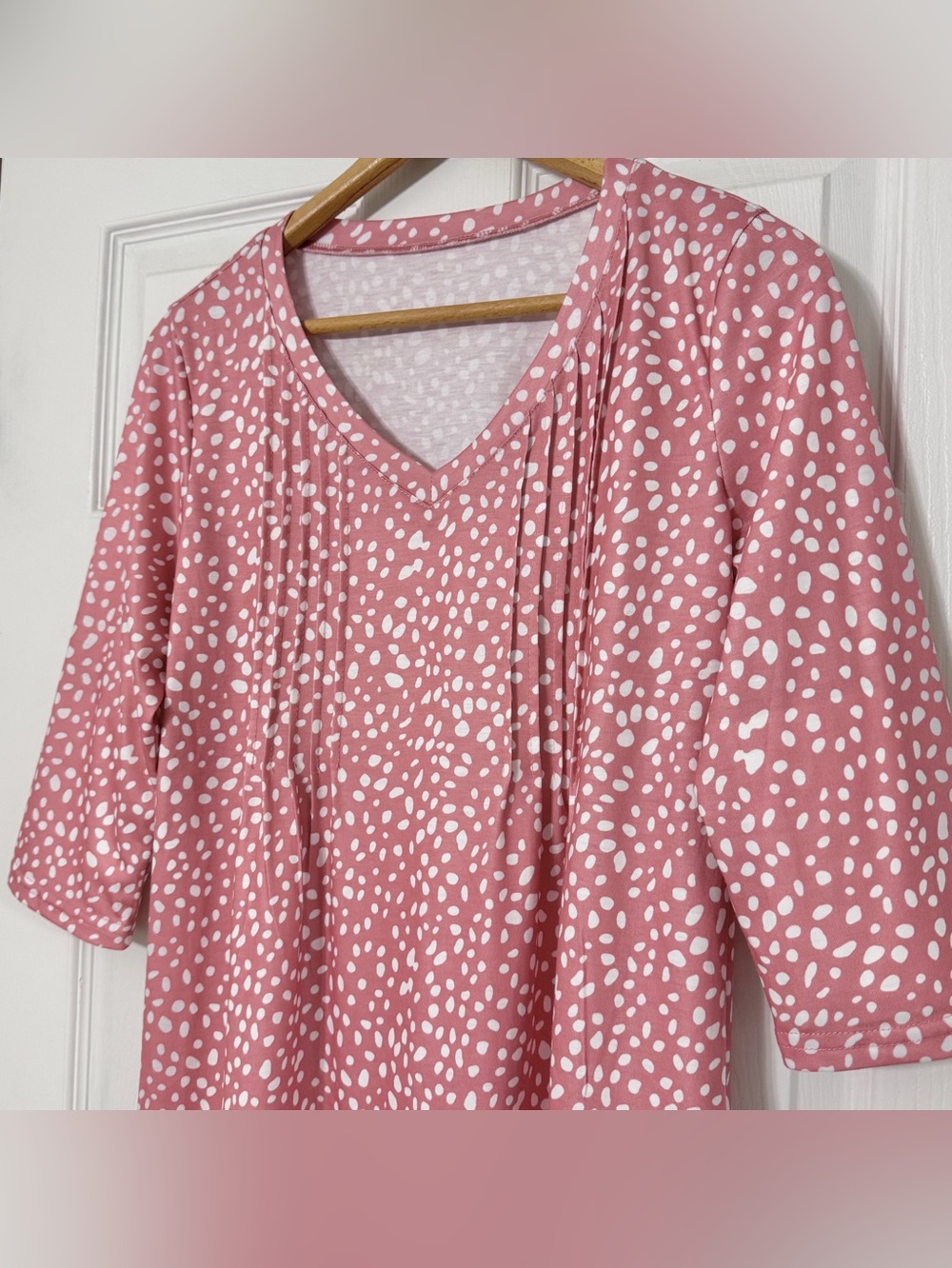 Romanstii Pintuck V-Neck Top Pink Polka Dot NWT - Picture 3 of 9